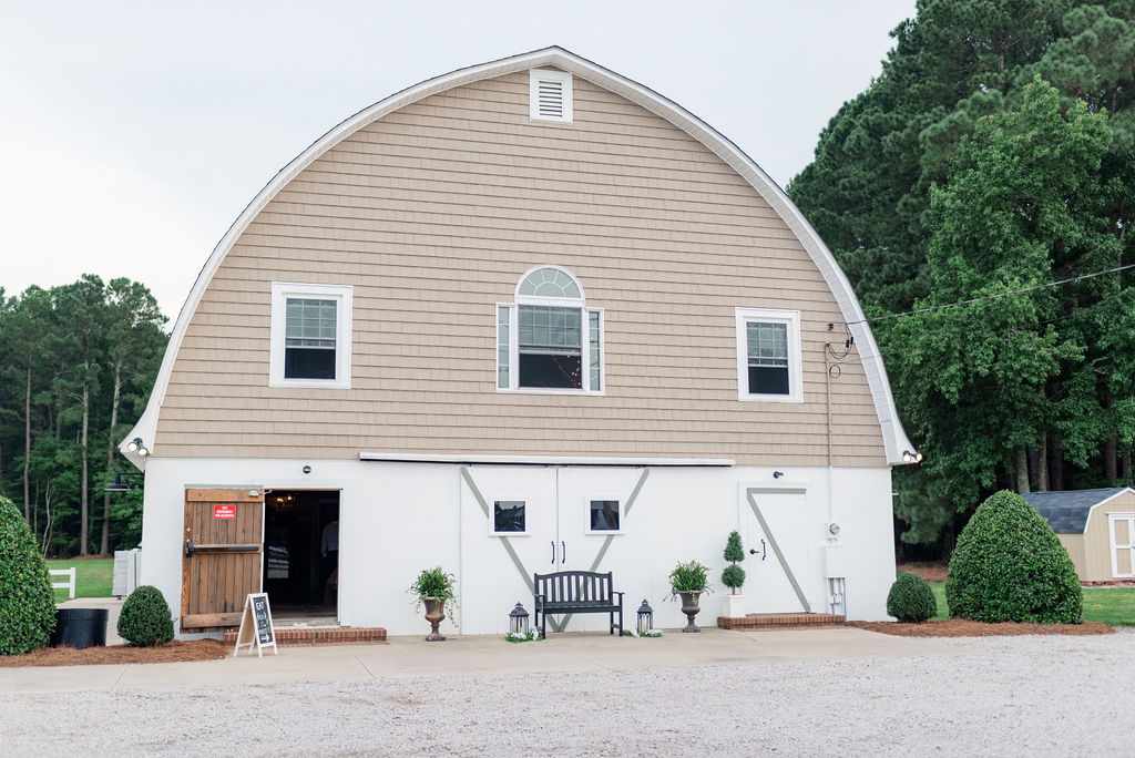 Summer Wedding at The County Line Bluegrass Barn 